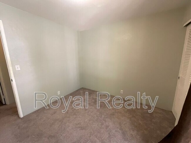 Building Photo - 625 Mananai Pl