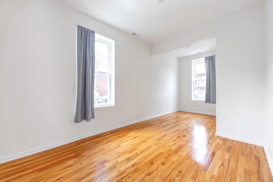 Building Photo - 1638 W 18th Pl