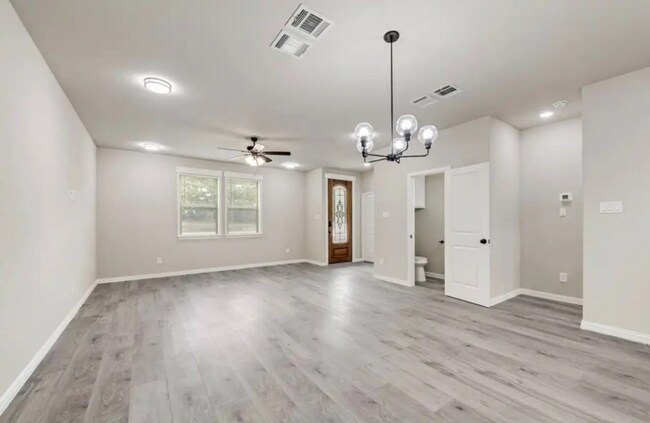 Building Photo - 5612 Black Pine Cir
