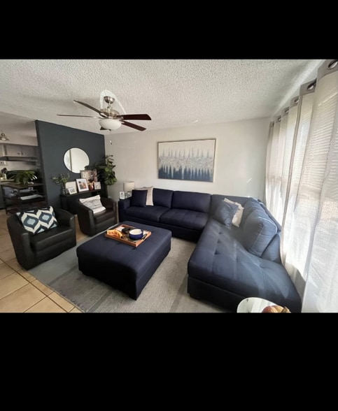 Building Photo - 208 Fraxinella St