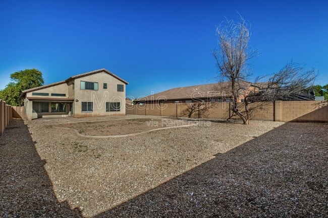 Building Photo - 5215 W Hasan Dr