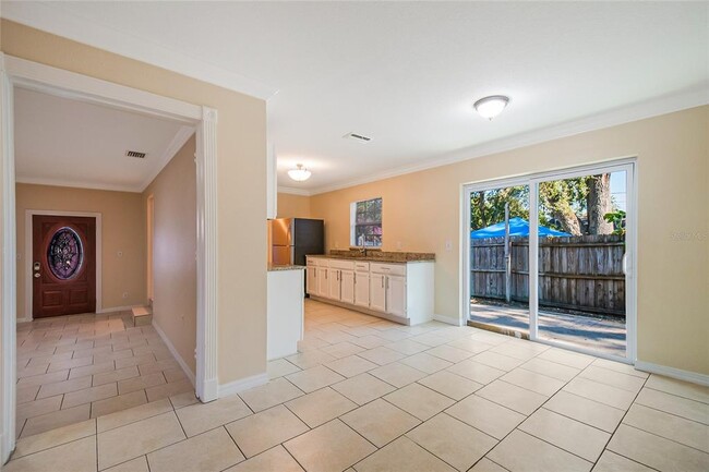 Building Photo - 908 Van Lieu St