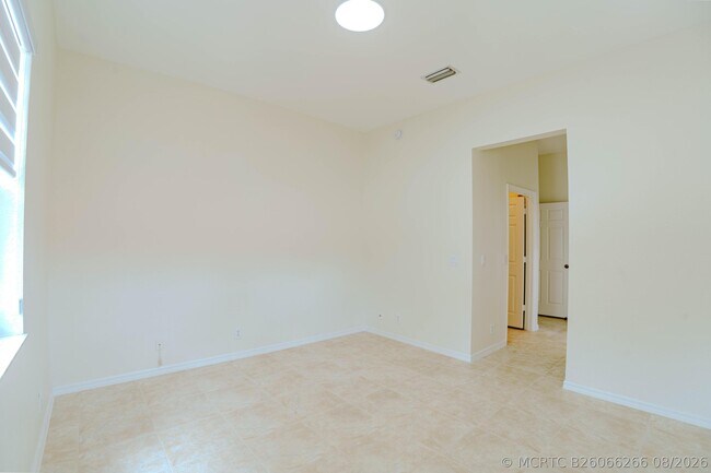 Building Photo - 5733 NW 119th Dr