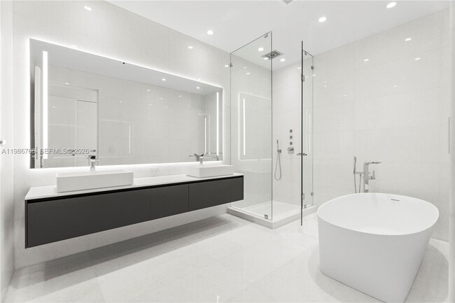 Building Photo - 5 Grove Isle Dr