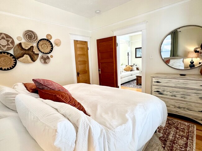 Building Photo - 348 Collyer St