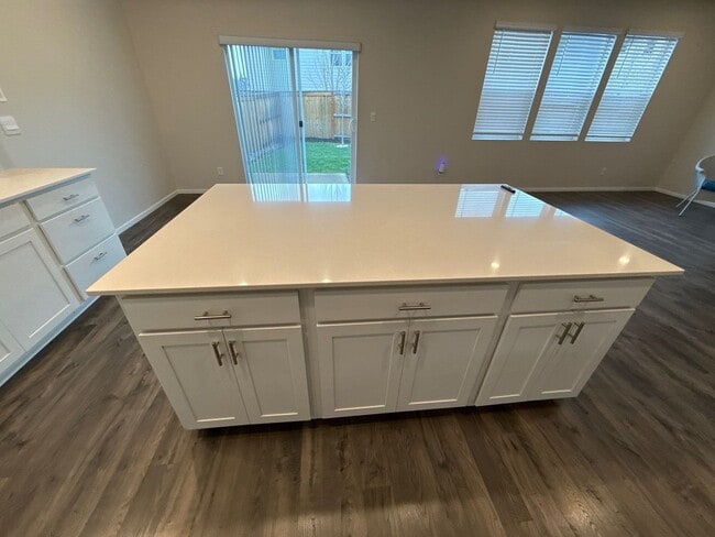 Building Photo - 4770 Daiquiri Ave NE