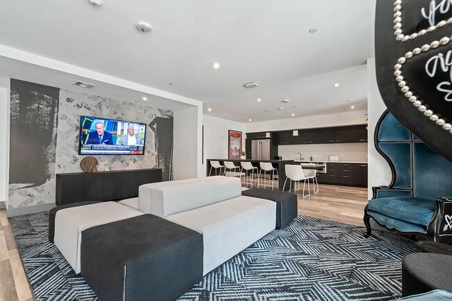 Building Photo - Opulent, Fully Furnished Private Room in S...