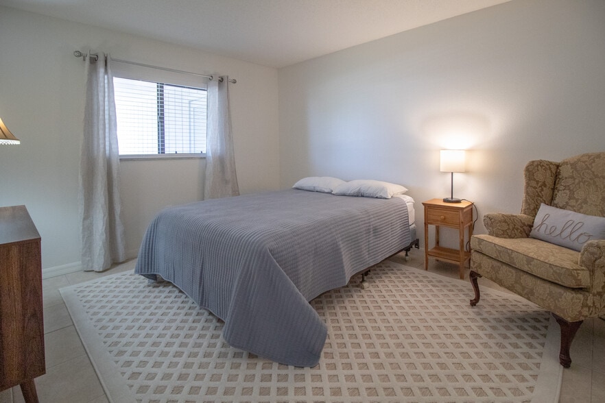 Building Photo - 4611 S School Ave