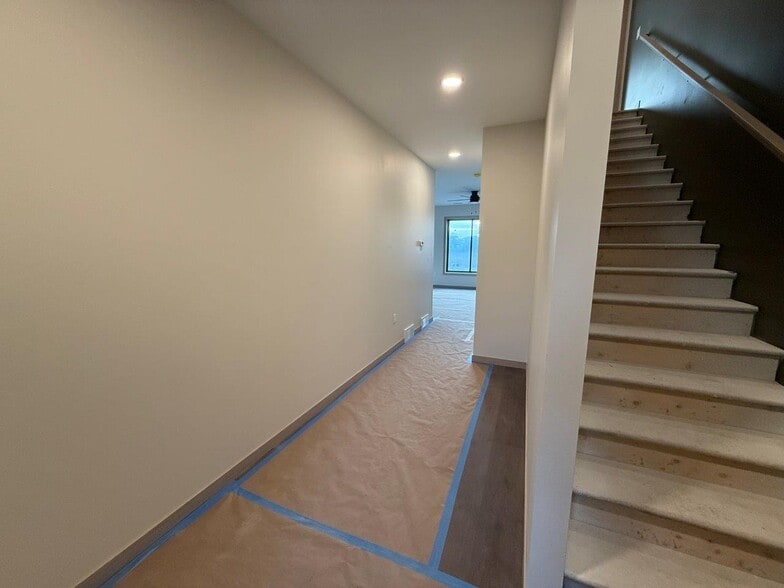 Building Photo - 2324 Sweetgrass Dr