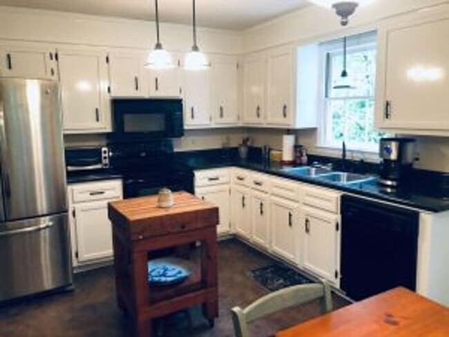 Building Photo - 517 Coldstream Dr