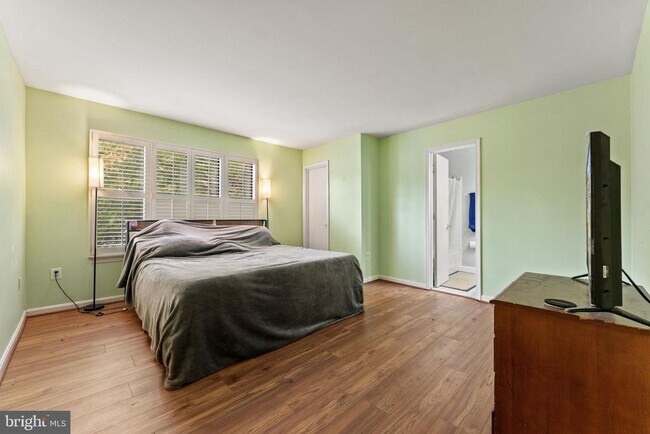 Building Photo - 13 Aviary St