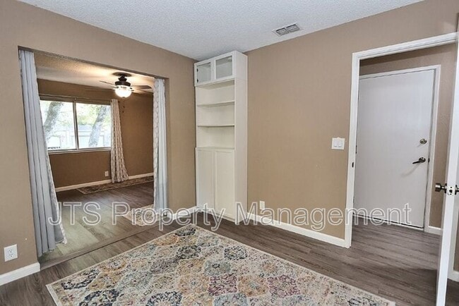 Building Photo - 6913 Navarro Ct