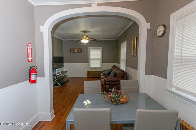 Building Photo - 461 N Main St