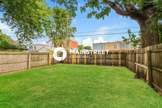 Building Photo - 2 Bedroom Pet-Friendly Home in Louisville,...
