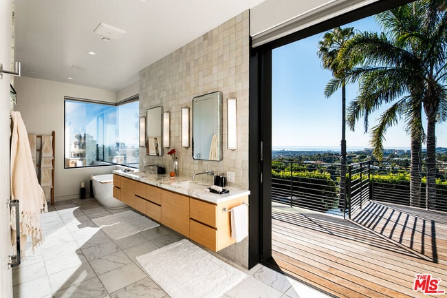 Building Photo - 1030 Somera Rd