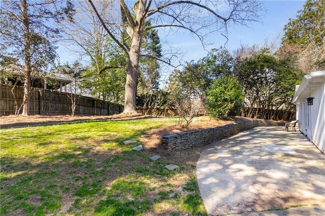 Building Photo - 130 Putnam Cir NE