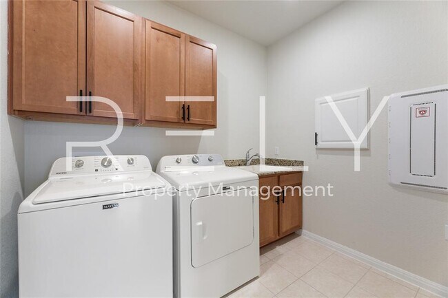 Building Photo - 603 Double Lp St