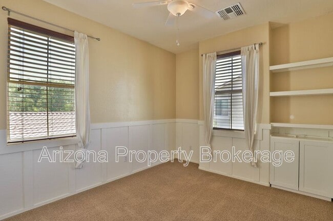 Building Photo - 875 S Porter St