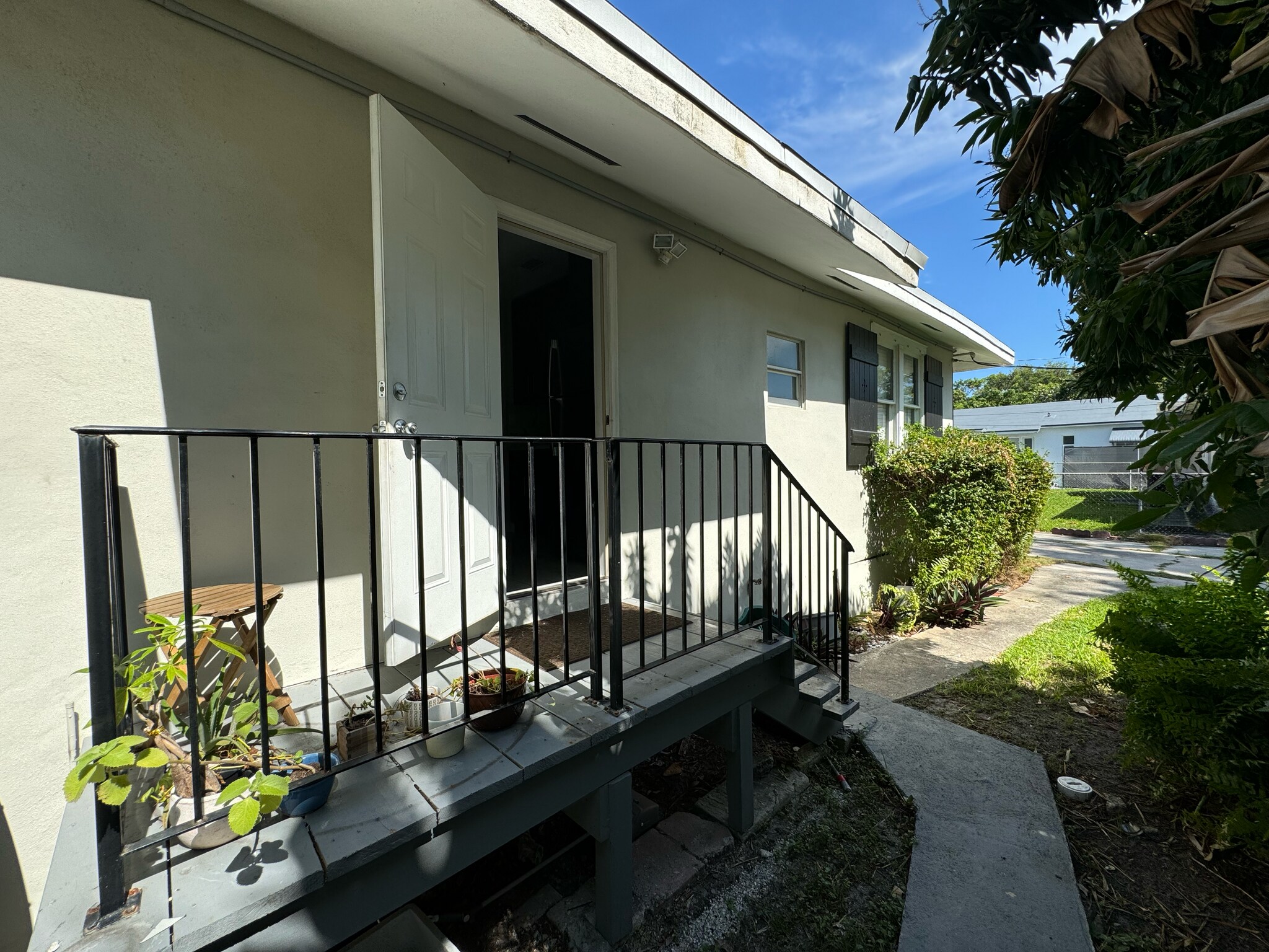 Rear Entrance & Porch - 934 SW 8th Ct