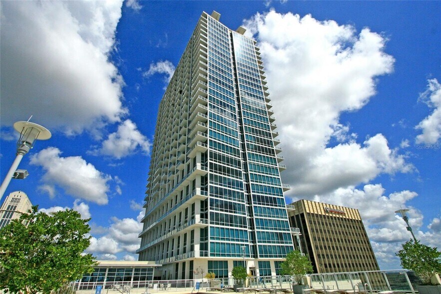 Building Photo - 150 E Robinson St