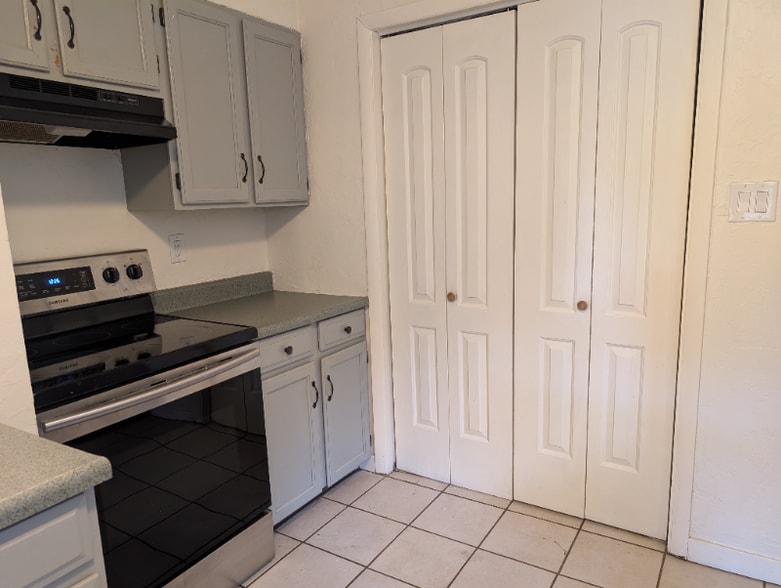 Building Photo - 2562 Cortina Ln