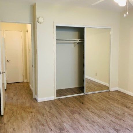 Building Photo - 4415 Ocean View Blvd