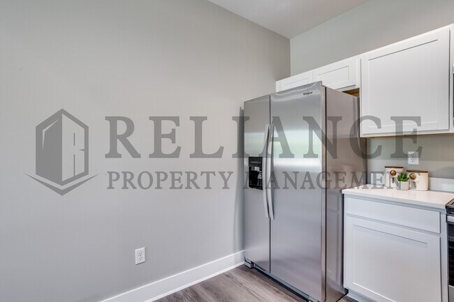 Building Photo - 4930 N Vassar Ave