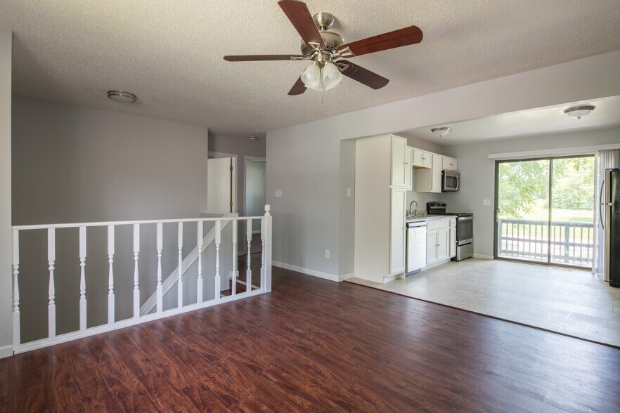 Building Photo - 11 Carriage Lane