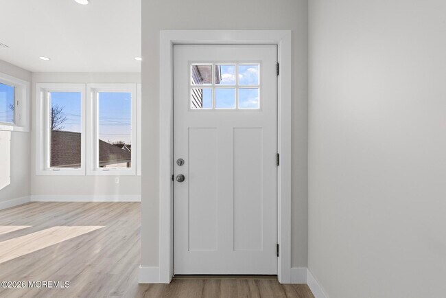 Building Photo - 233 Dupont Ave