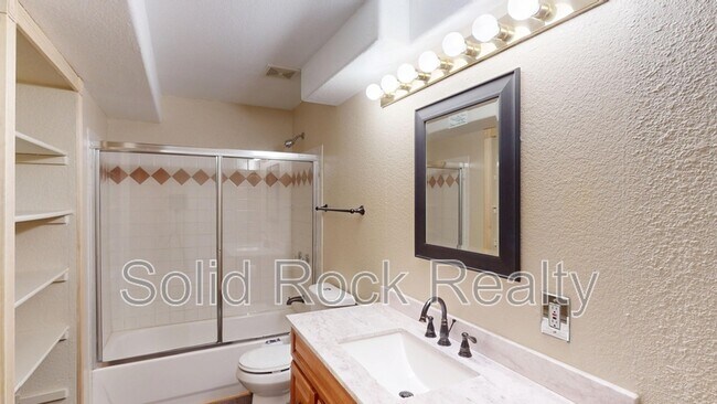 Building Photo - 4770 Beechvale Dr