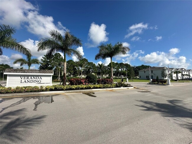Building Photo - 402 SE Crossoak Ln