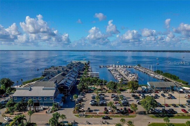 Building Photo - 1620 Seahaven Dr
