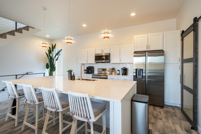 Building Photo - 823 Orondo Ave