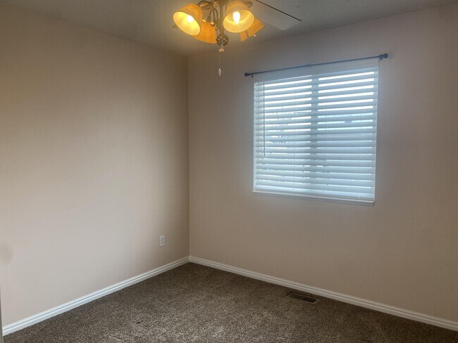 Building Photo - 259 W 1825 N
