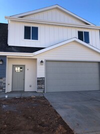 Building Photo - Modern Townhouse