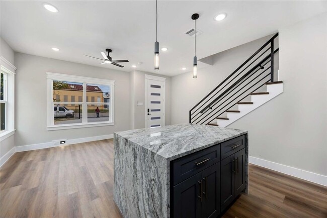 Building Photo - 4624 Mayflower St