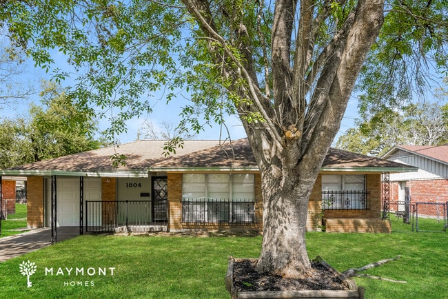 Building Photo - 1804 Chilton Dr