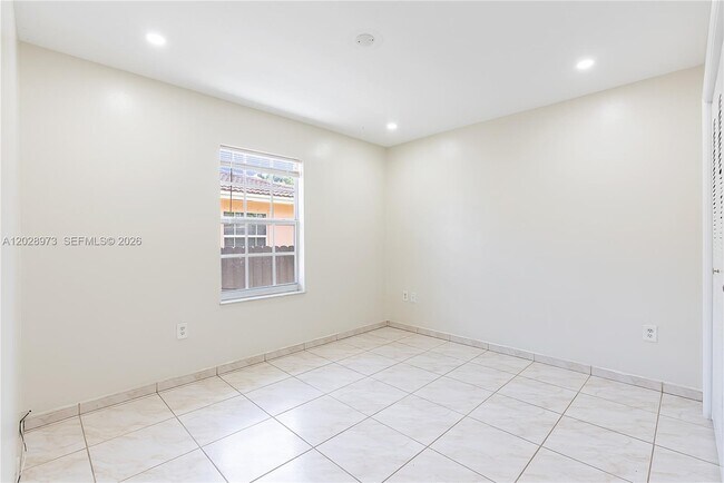 Building Photo - 1214 NW 34th Ave