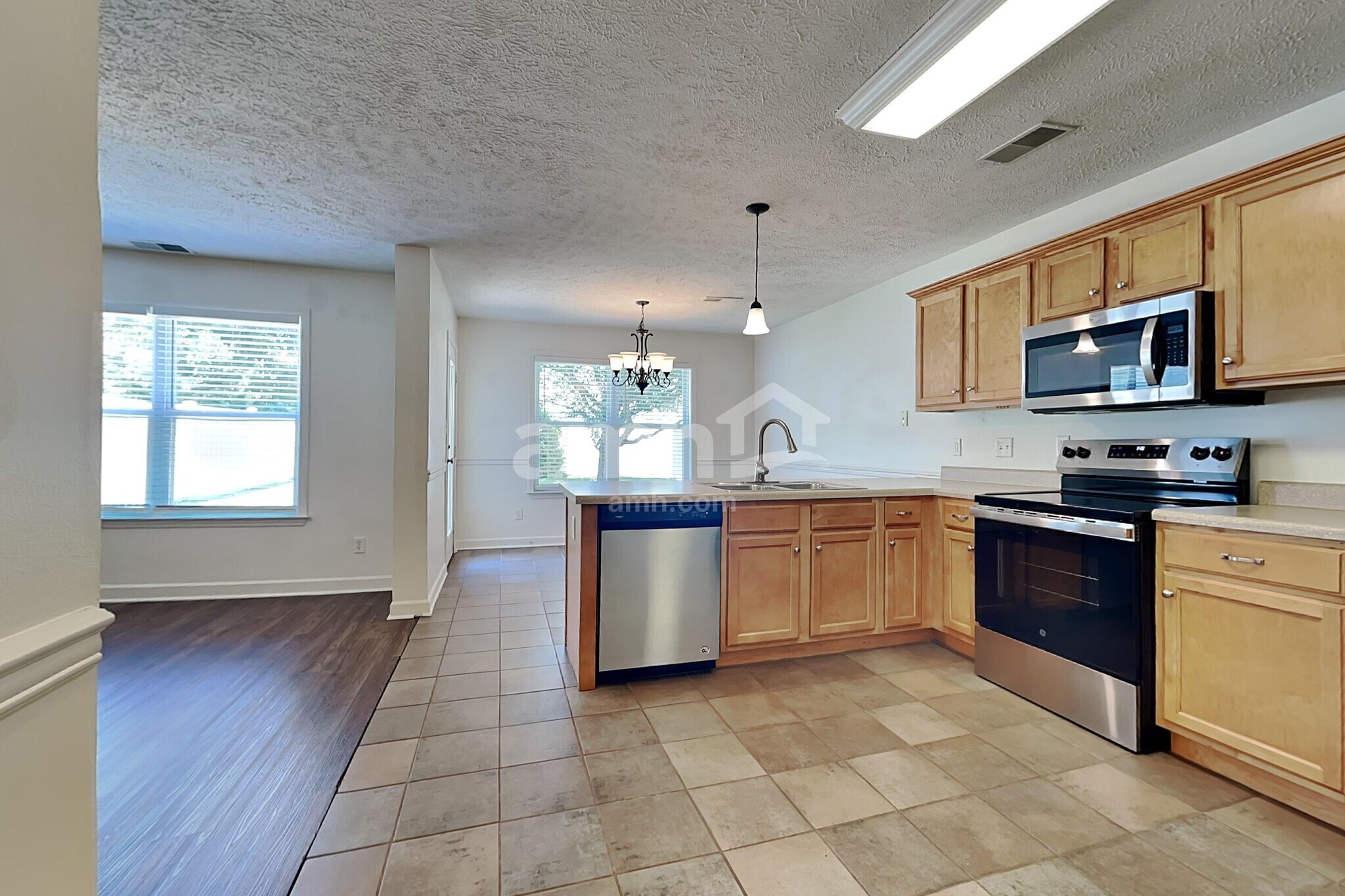 Building Photo - 1504 Beaconcrest Cir
