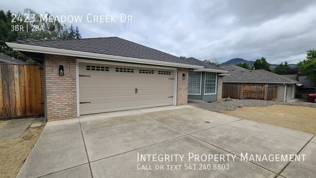 Building Photo - 2423 Meadow Creek Dr
