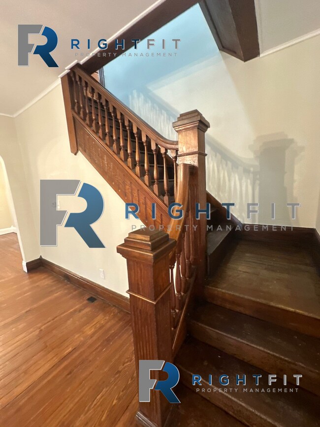 Building Photo - Victorian Charm in the Historic District