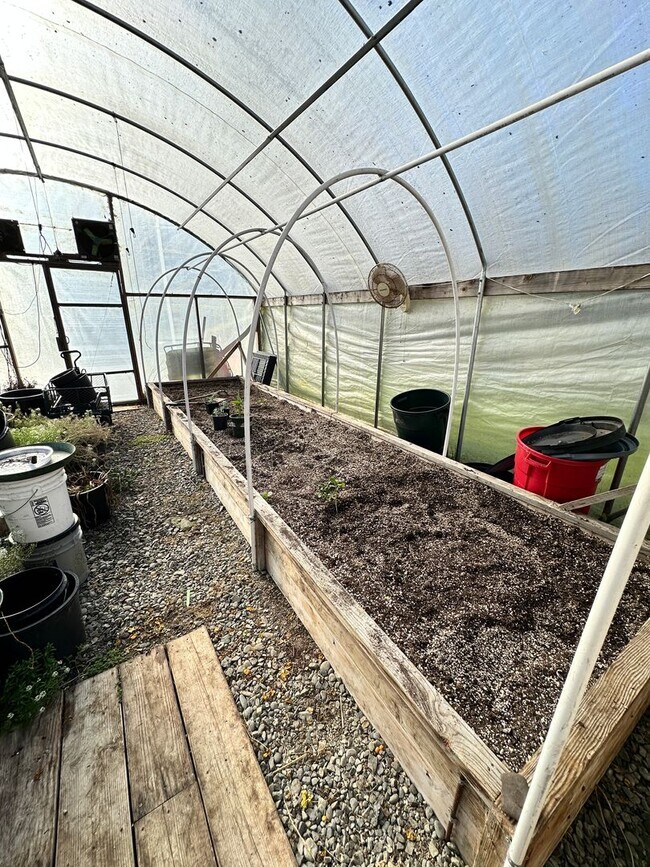 Building Photo - Sunny Fieldbrook 2 Bedroom House – Cat Friendly