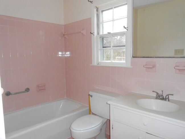 Bath attached to BR1 - 108 Caldwell St