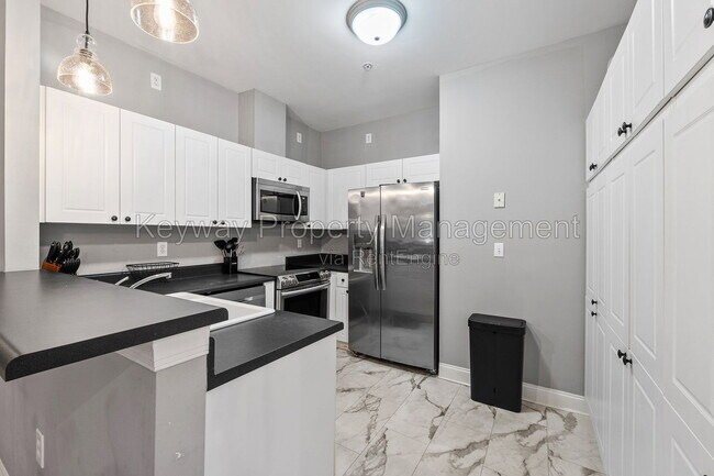 Building Photo - 321 Landing Dr