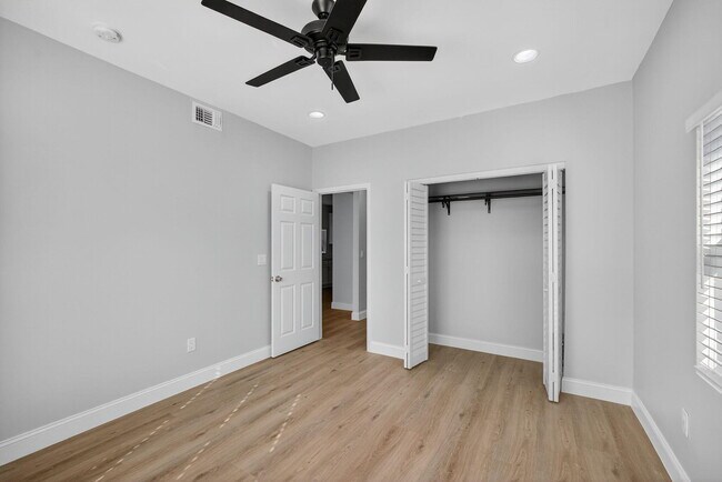 Building Photo - 3108 Greenwood Ave