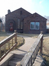 Building Photo - Spacious 2 Bedroom Home