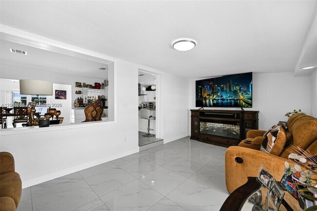Building Photo - 756 W 53rd St