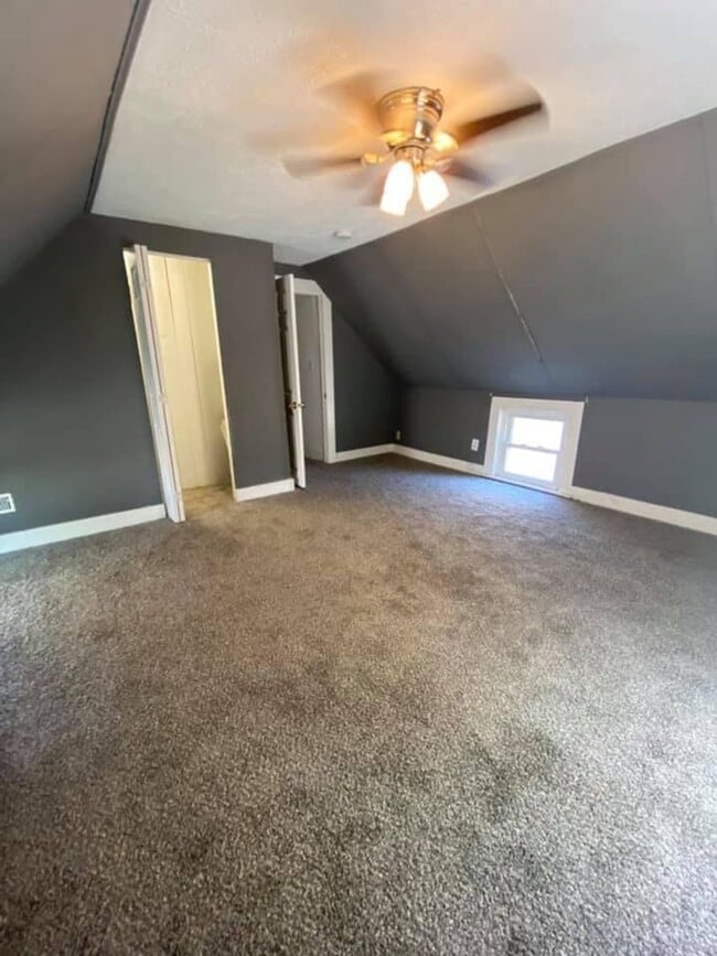 Building Photo - 2225 W Iowa St