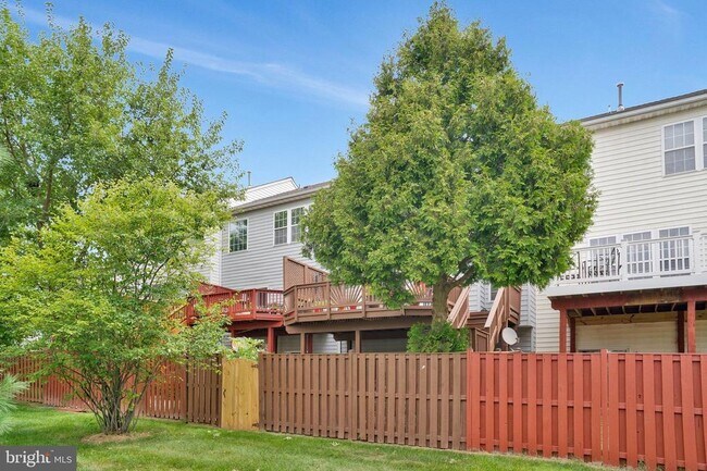 Building Photo - 22438 Maison Carree Square