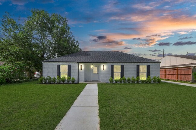 Building Photo - 6249 Locke Ln